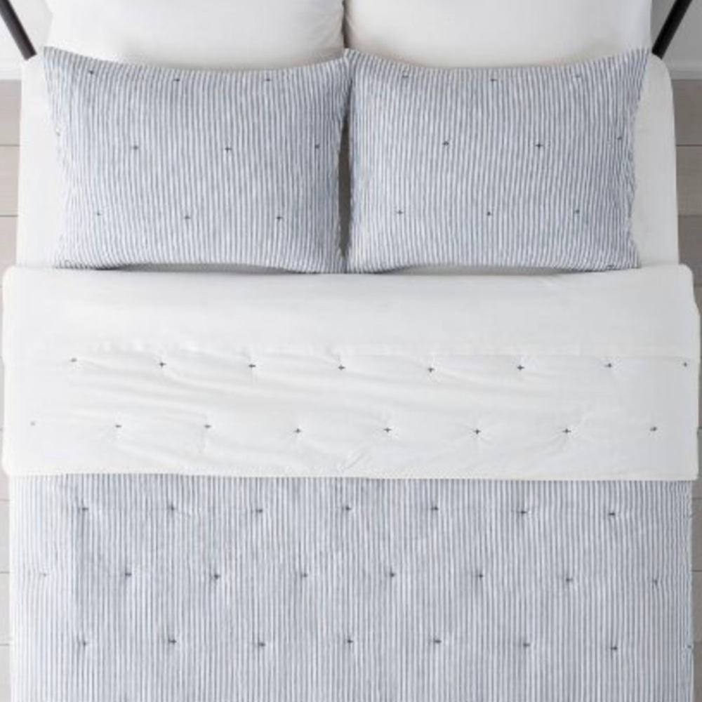 BNWT in bag. Hearth & Hand with Magnolia Striped & Stitches Twin Comforter Set